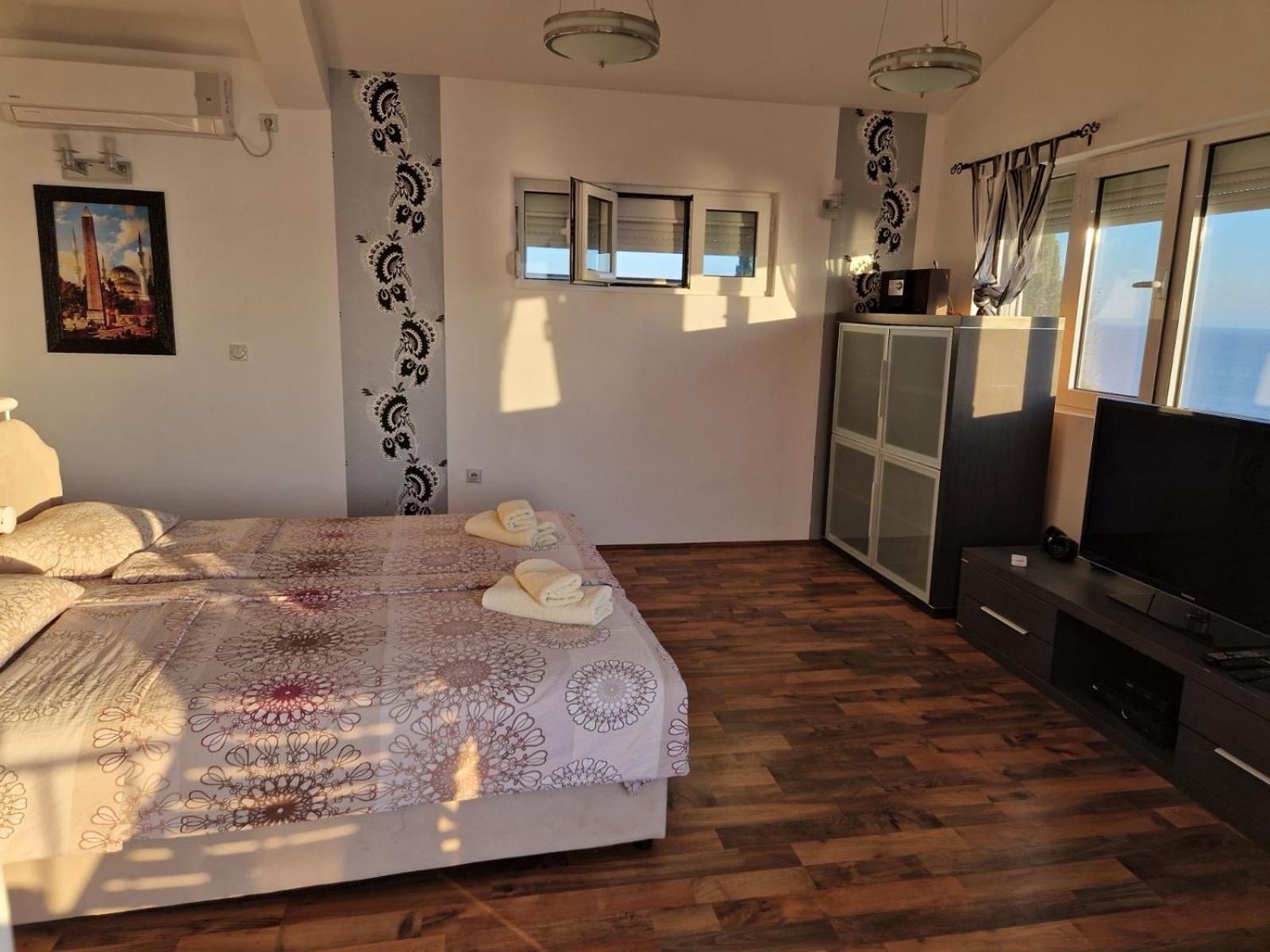 Vila Natalia Apartment Petrovac Екстериор снимка